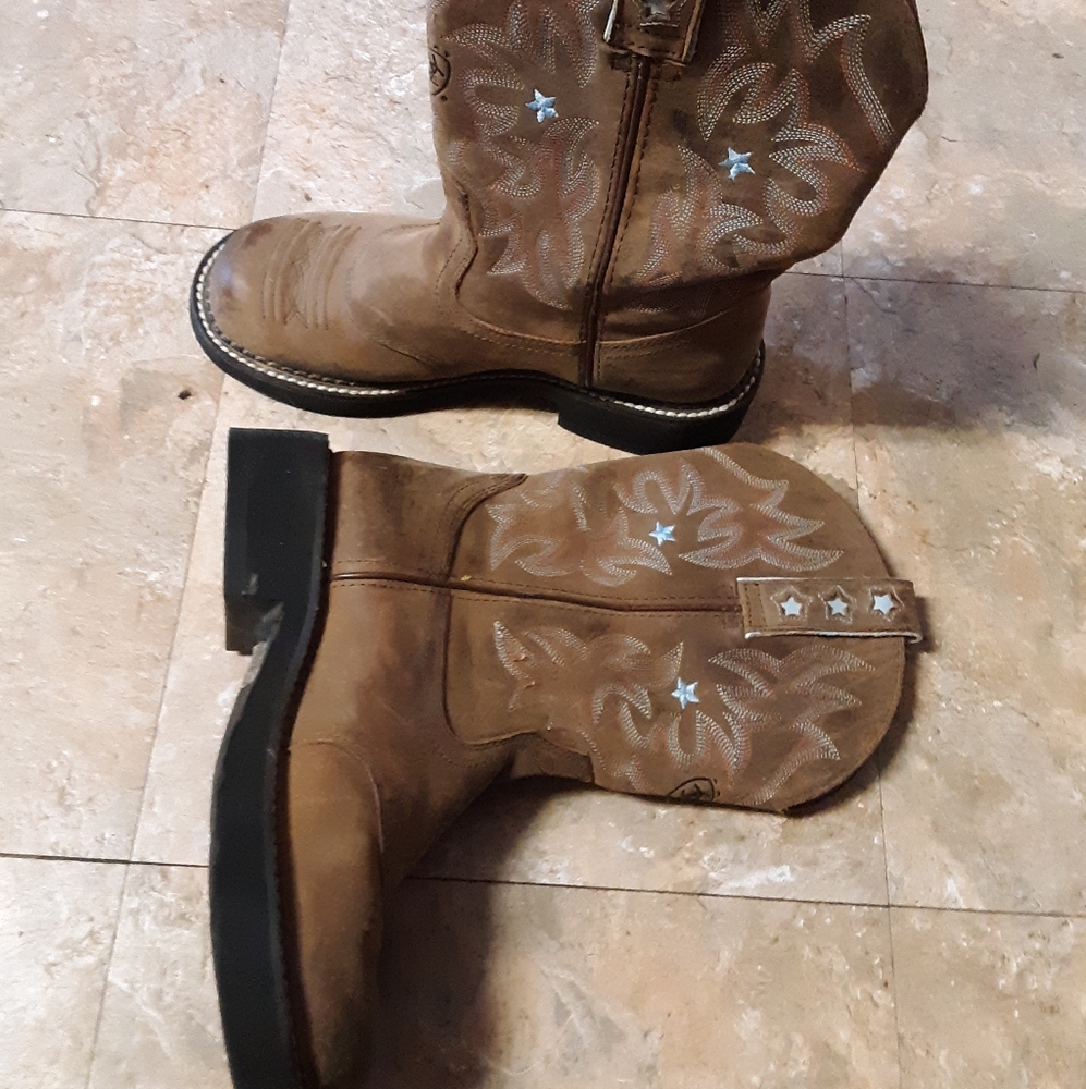 Ariat boots.